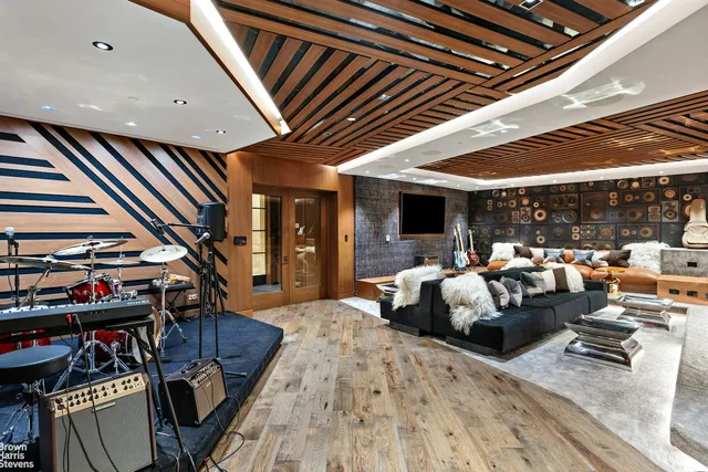 $3,790,000 | 200 East 95th Street, Unit 8C | Upper East Side