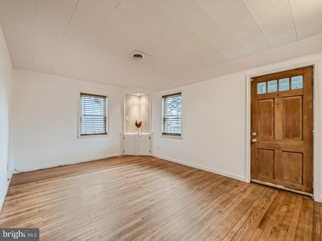 3140 Baybriar Road Dundalk, MD 21222 - Photo 3 of 11 Family Room