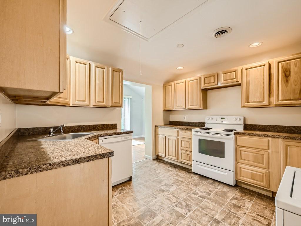 3140 Baybriar Road Dundalk, MD 21222 - Photo 7 of 11 Kitchen