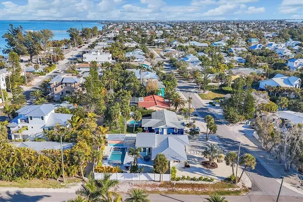 $1,770,000 | 270 Gladiolus Street, Anna Maria, FL 34216