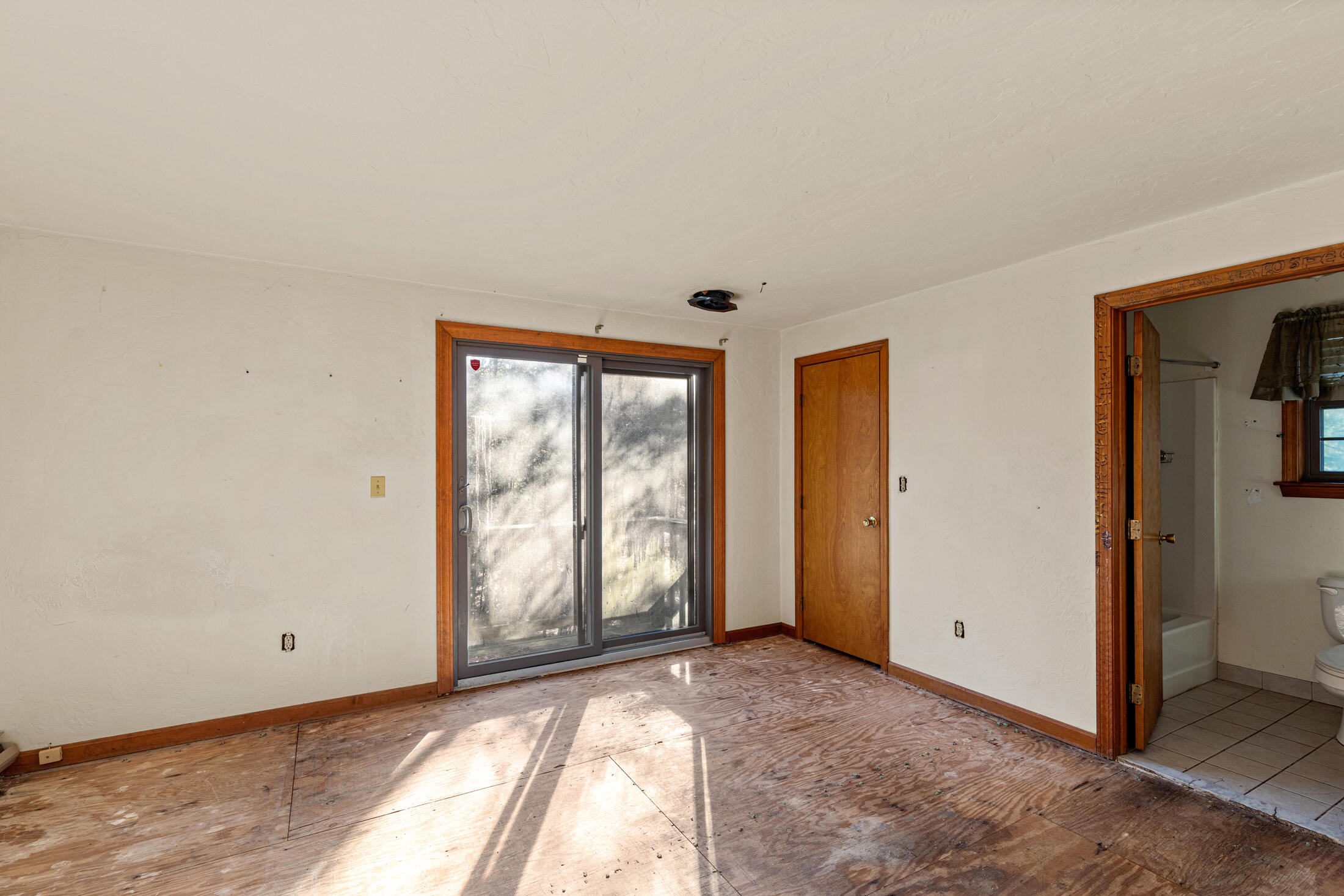 195 Falmouth Road, Unit 19F Mashpee, MA 02649 - Photo 17 of 25 an empty room with windows