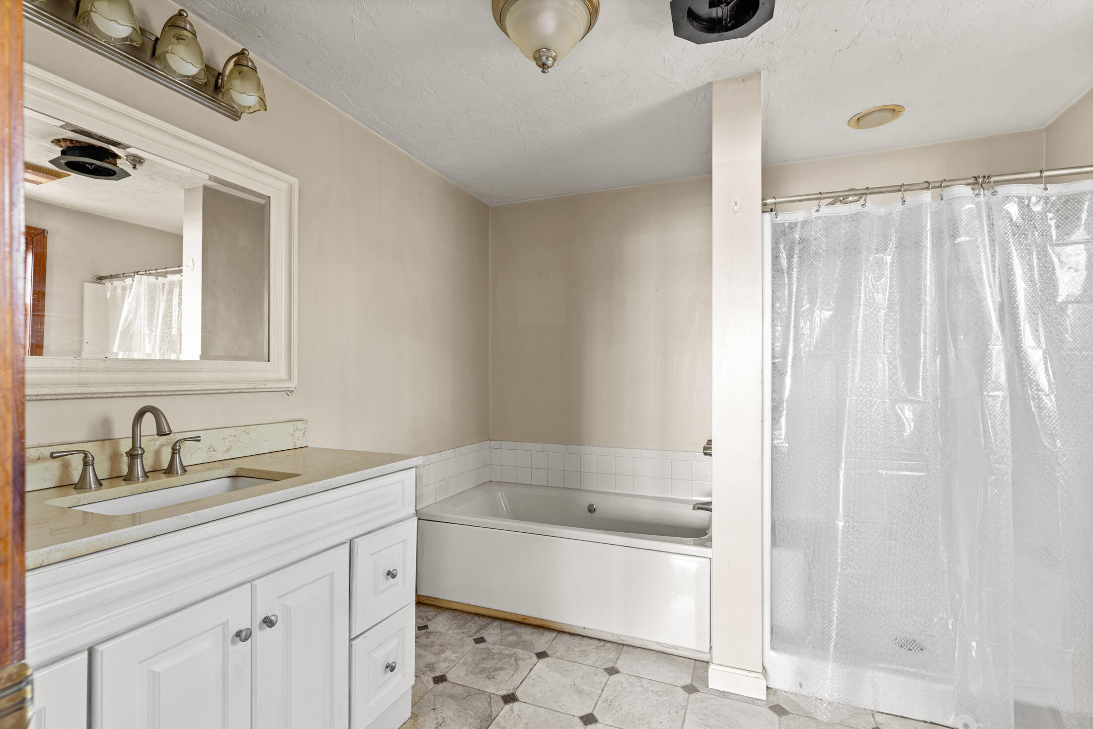 195 Falmouth Road, Unit 19F Mashpee, MA 02649 - Photo 22 of 25 a bathroom with a sink a toilet and bathtub