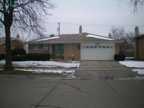 11237 Racine Road Warren, MI 48093 - Photo 1 of 11 930448.JPG