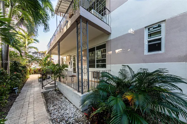 $3,000 | 1431 Lincoln Terrace, Unit 1, Miami Beach, FL 33139
