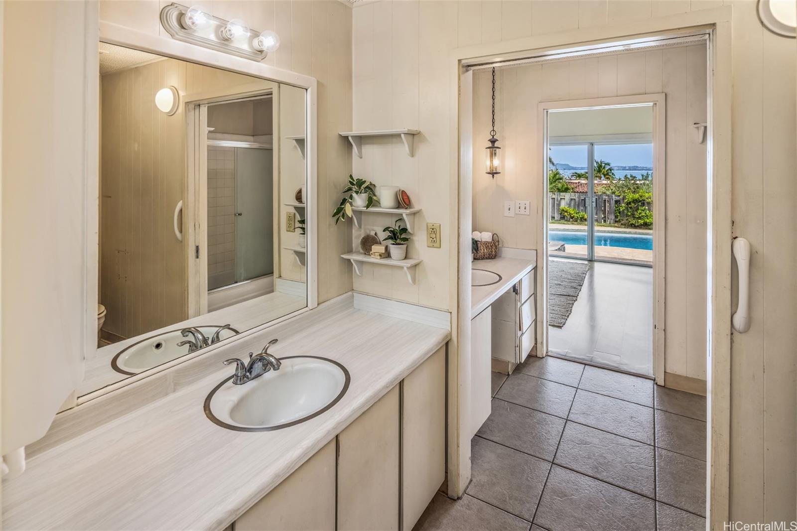 153 Hanapepe Loop Honolulu, HI 96825 - Photo 9 of 22 Primary bathroom