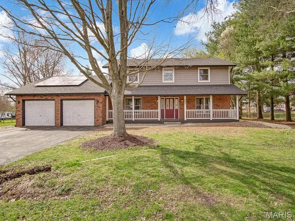 $350,000 | 607 Buckingham Drive, Troy, IL 62294
