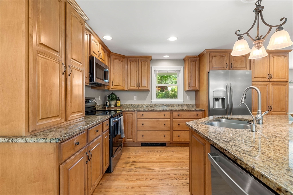 28 Birch Road Andover, MA 01810 - Photo 9 of 40