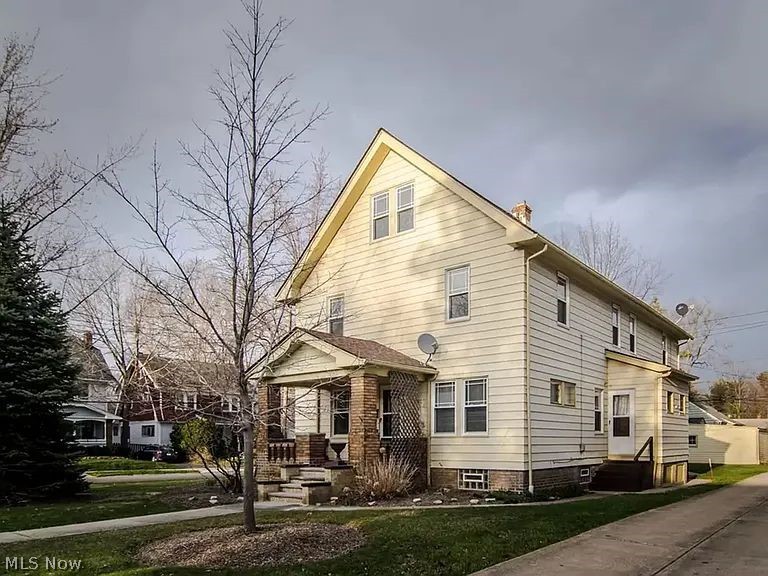 1551 Maple Road Cleveland Heights, OH 44121 - Photo 1 of 25