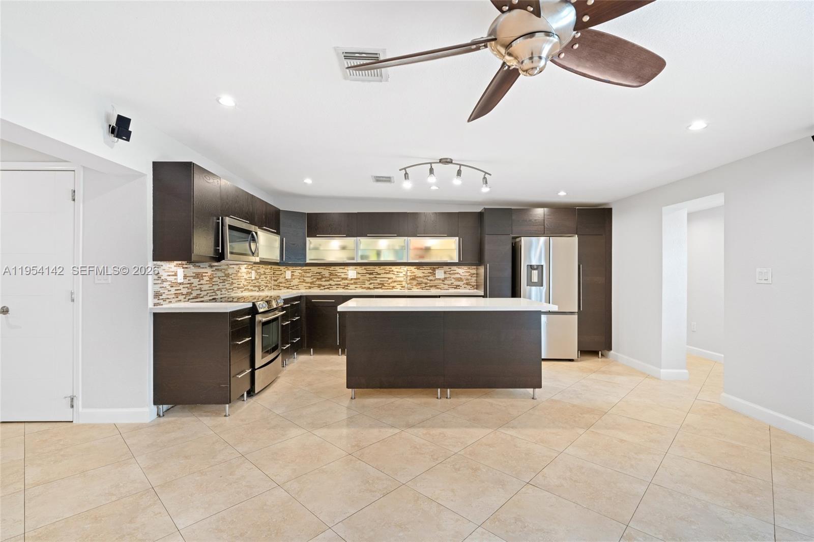 9510 Southwest 45th Street Miami, FL 33165 - Photo 11 of 30