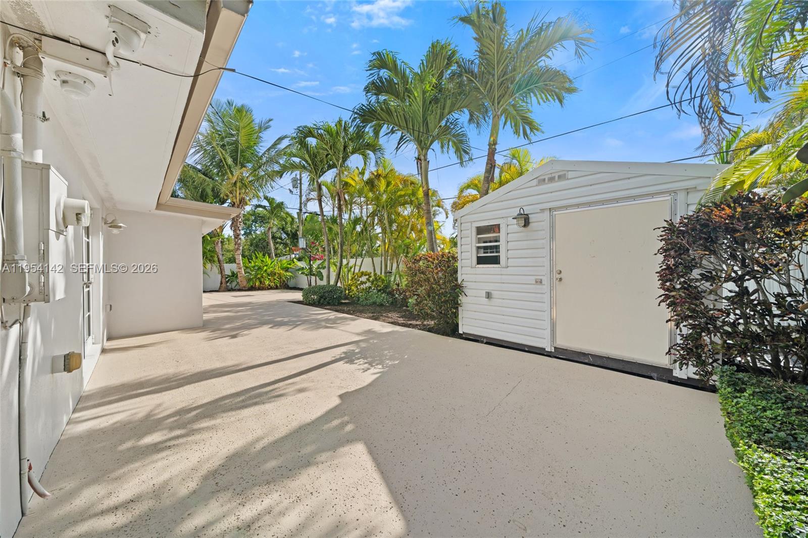 9510 Southwest 45th Street Miami, FL 33165 - Photo 13 of 30