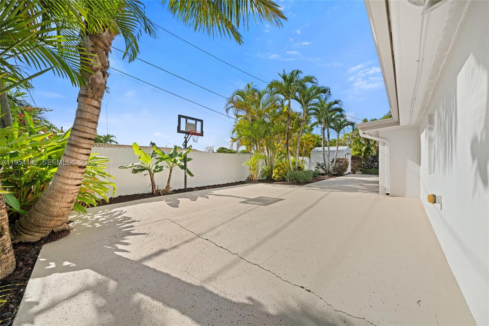 9510 Southwest 45th Street Miami, FL 33165 - Photo 17 of 30