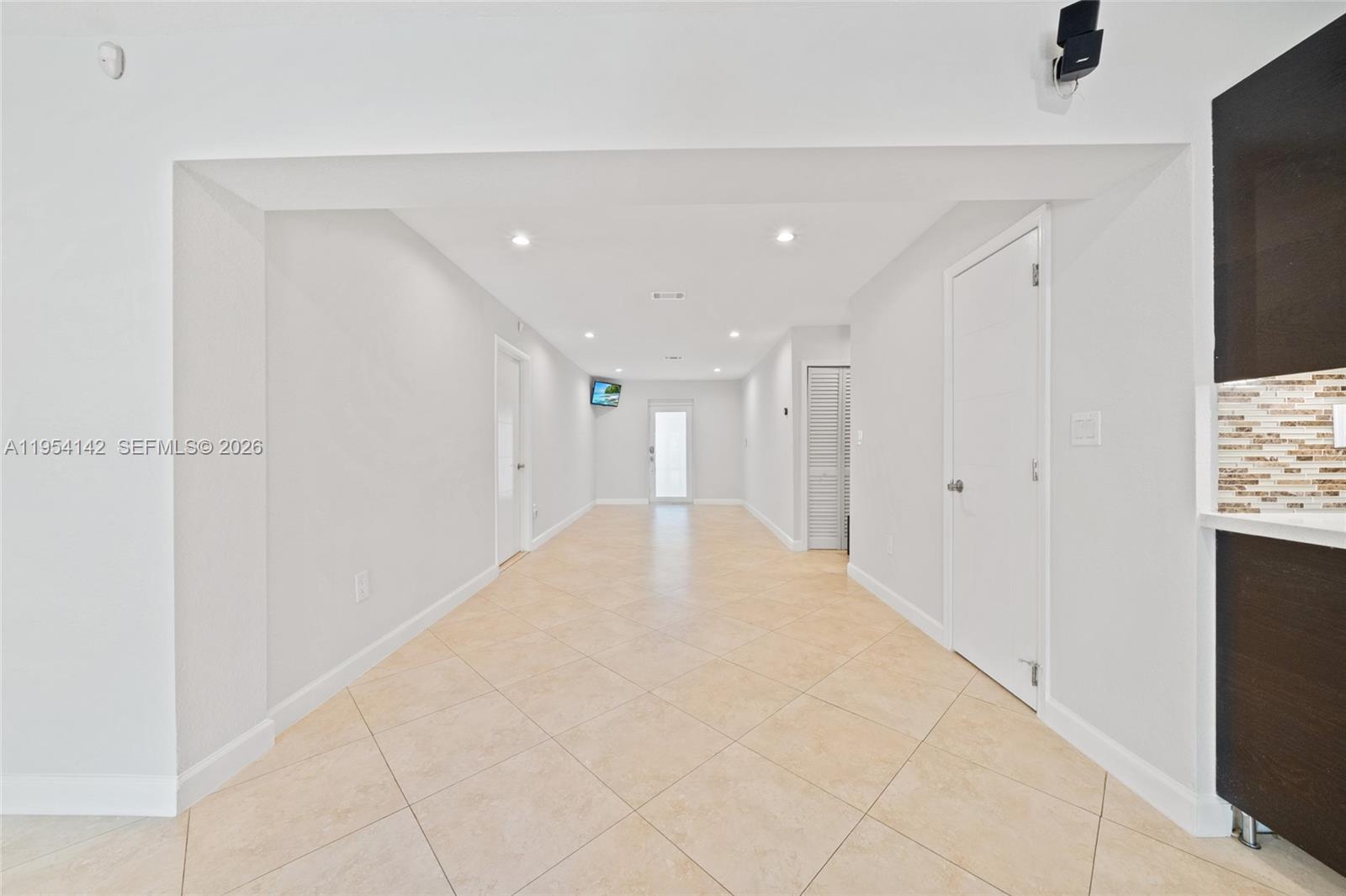 9510 Southwest 45th Street Miami, FL 33165 - Photo 7 of 30