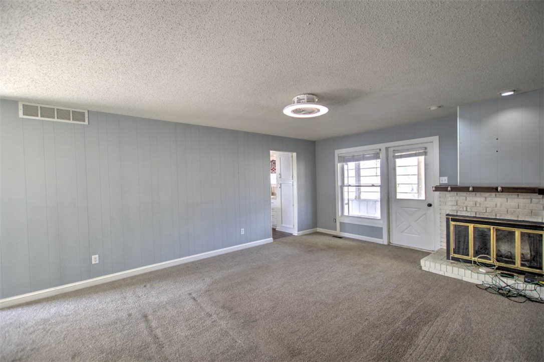 1960 West Melrose Drive Decatur, IL 62526 - Photo 11 of 31 Gallery Image 11
