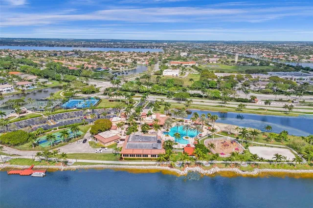 a view of a tennis court