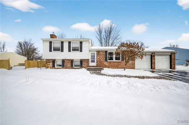 $279,900 | 4041 Winterpark Drive, Clay, NY 13090