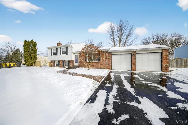 $279,900 | 4041 Winterpark Drive, Clay, NY 13090