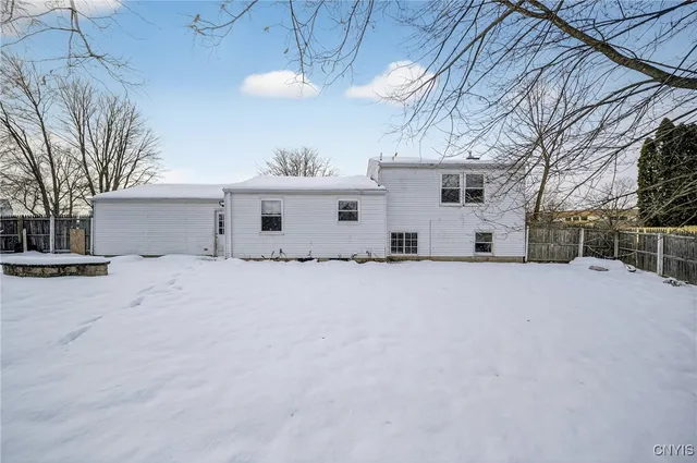 $279,900 | 4041 Winterpark Drive, Clay, NY 13090