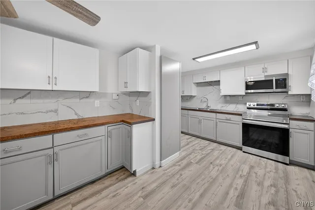 $279,900 | 4041 Winterpark Drive, Clay, NY 13090