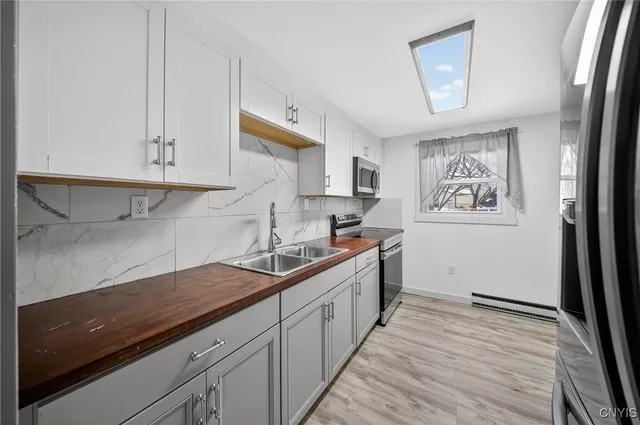 $279,900 | 4041 Winterpark Drive, Clay, NY 13090