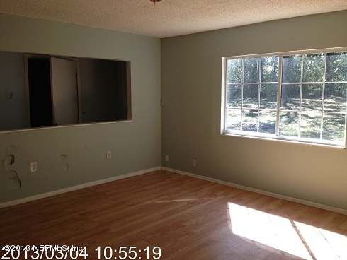 9834 Arnold Road Jacksonville, FL 32246 - Photo 3 of 8 3familyroom1