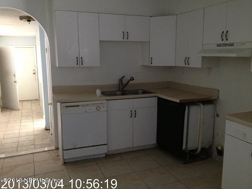 9834 Arnold Road Jacksonville, FL 32246 - Photo 4 of 8 4kitchen1