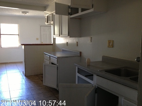 9834 Arnold Road Jacksonville, FL 32246 - Photo 6 of 8 6kitchen2