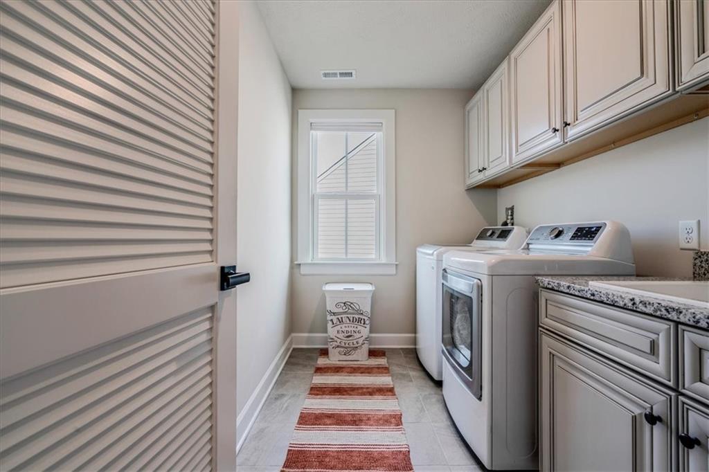 348 Juniper Way Canonsburg, PA 15317 - Photo 23 of 25 a utility room with dryer and washer