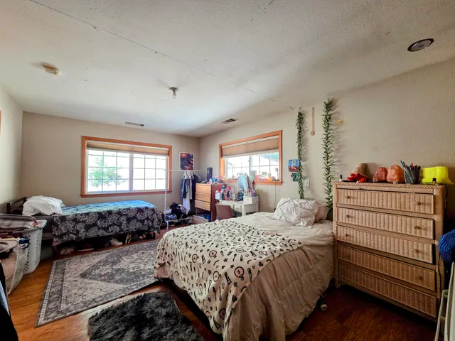 a bed room with furniture and a ceiling fan