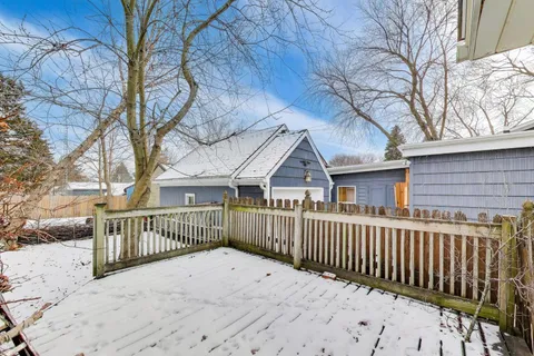 $229,900 | 444 South Elmwood Drive, Aurora, IL 60506