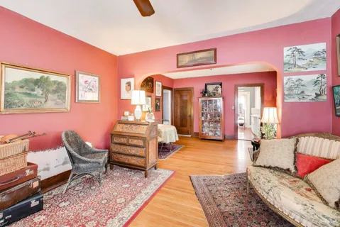 $229,900 | 444 South Elmwood Drive, Aurora, IL 60506