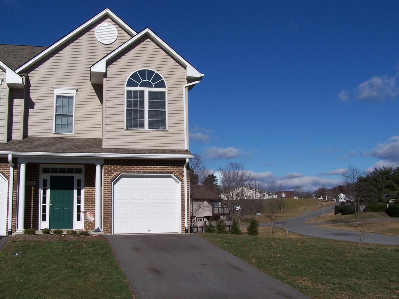 8701 Little Hoop Road Roanoke, VA 24019 - Photo 1 of 13 Front View