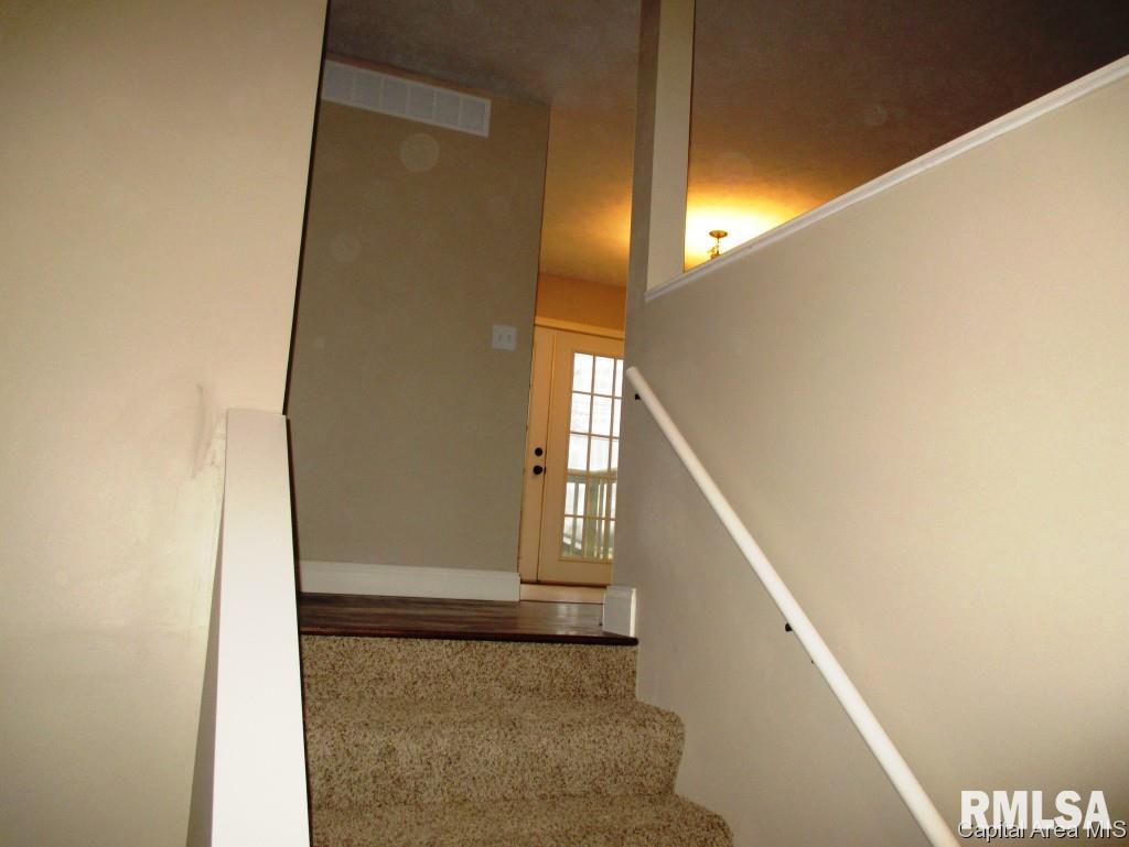 2112 Skipton Road Springfield, IL 62702 - Photo 3 of 21