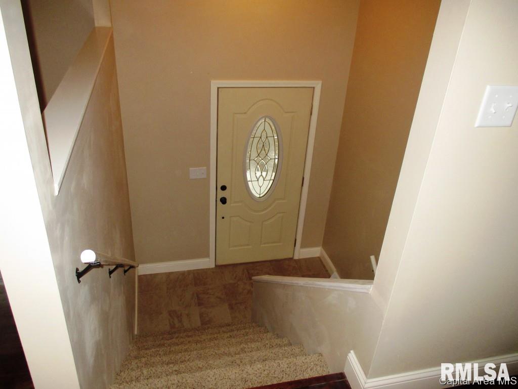 2112 Skipton Road Springfield, IL 62702 - Photo 4 of 21