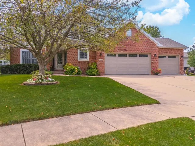 $376,000 | 25 Brunton Court, Bloomington, IL 61704