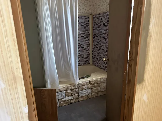 $60,000 | 24980 Us Highway, London, TX 76854