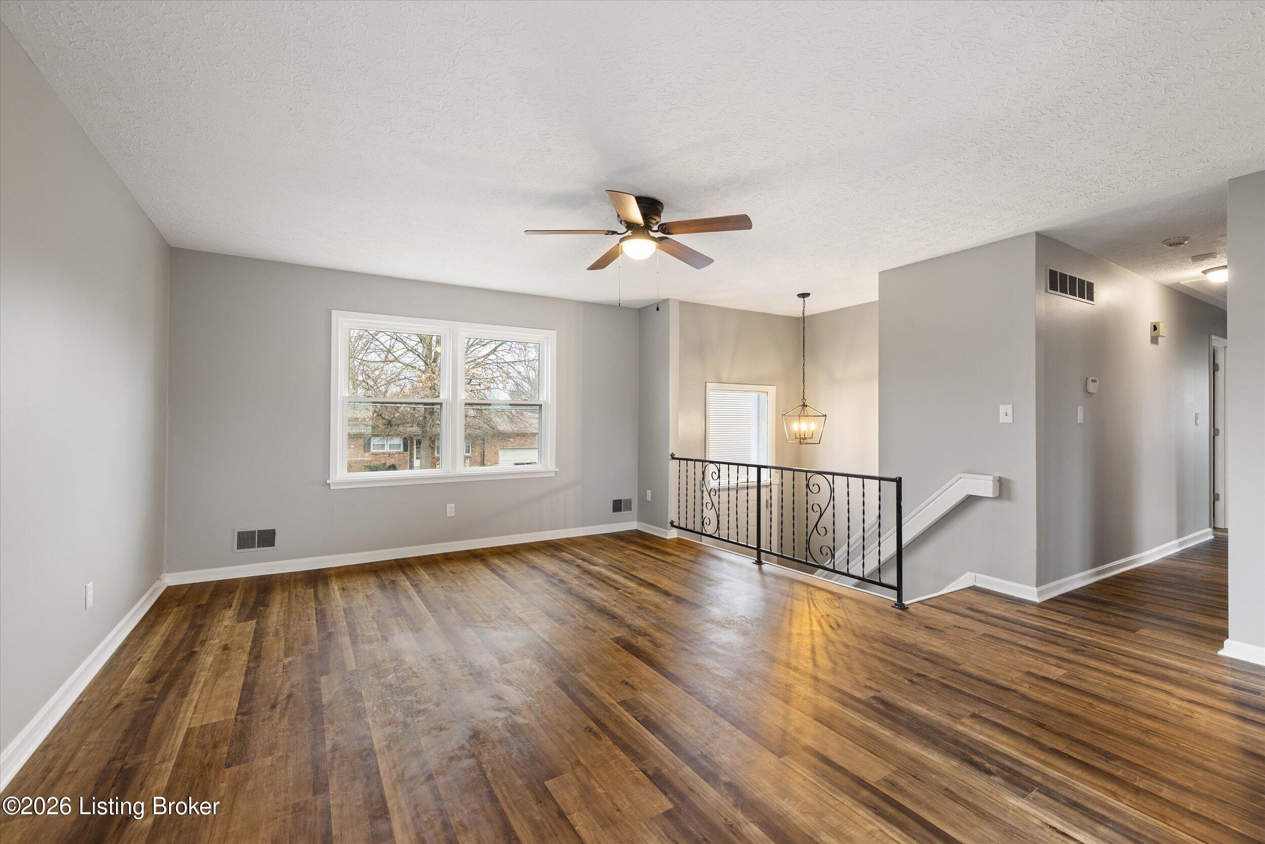 4433 Malcolm Road Louisville, KY 40216 - Photo 4 of 39 01-3U8A3538