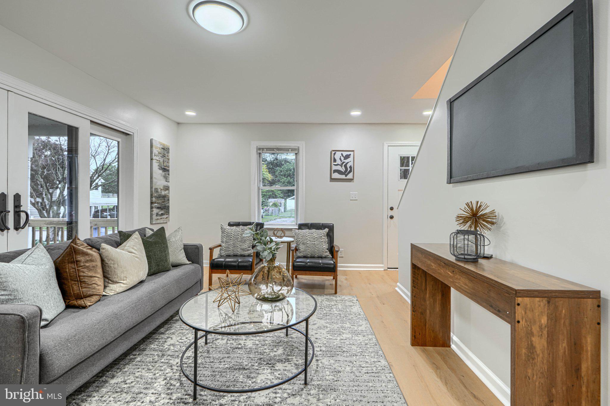 143 Rigdon Road Aberdeen, MD 21001 - Photo 5 of 57 Bright and inviting living space.