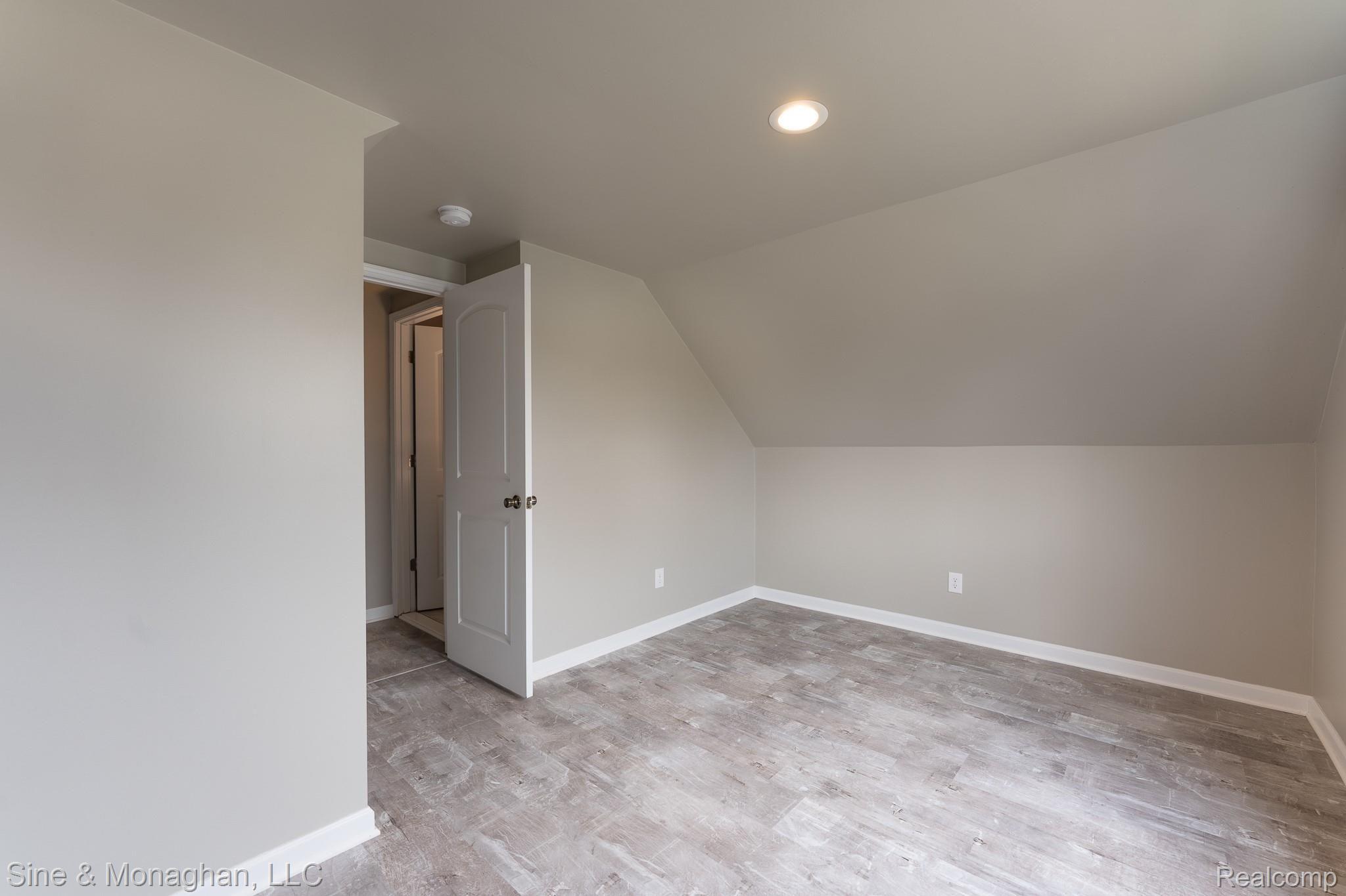 16906 Stephens Road Eastpointe, MI 48021 - Photo 23 of 35 16906 Stephens-28.jpg
