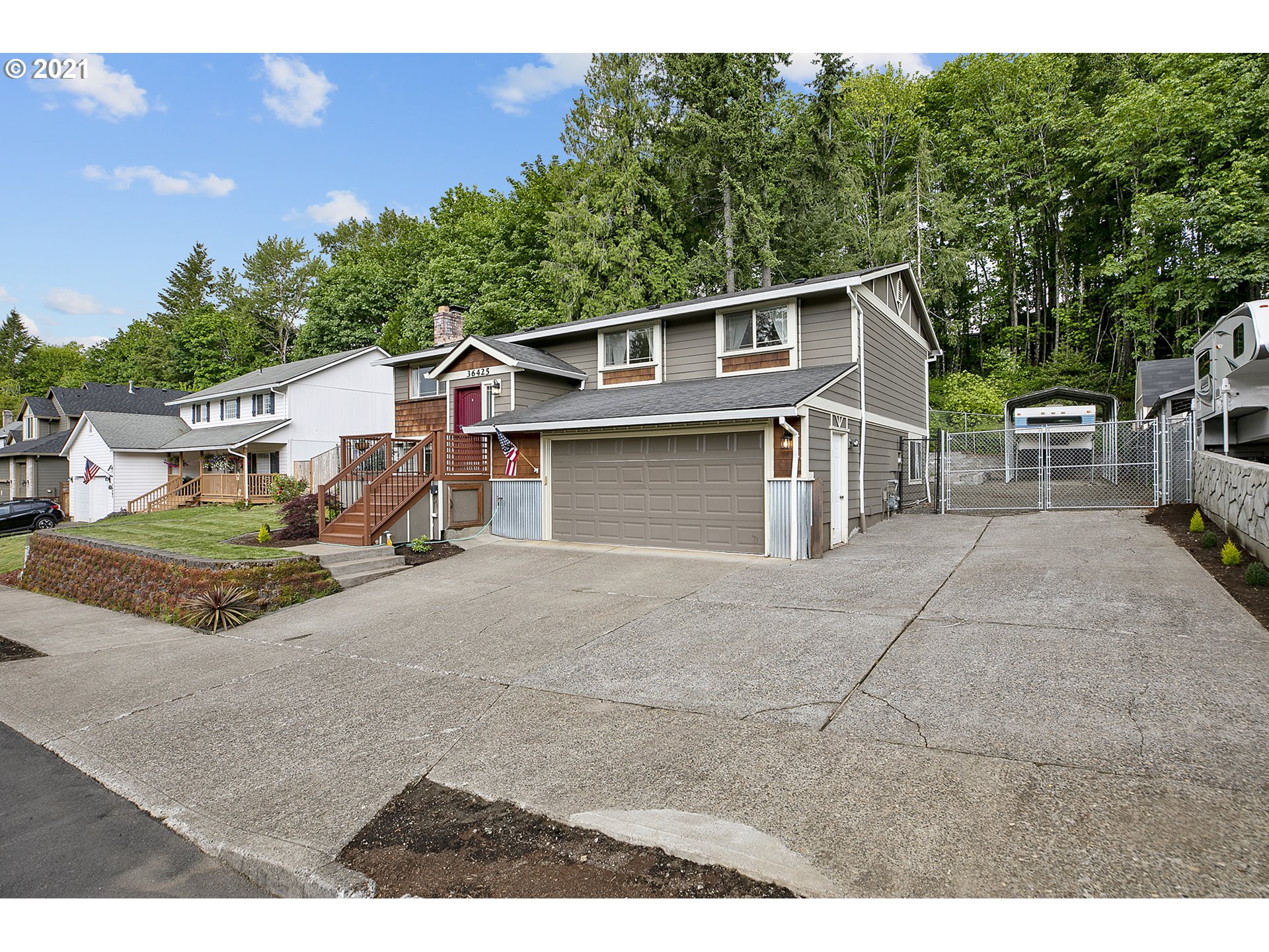 36425 Yocum Loop Sandy, OR 97055 - Photo 3 of 32 Gallery Image 3