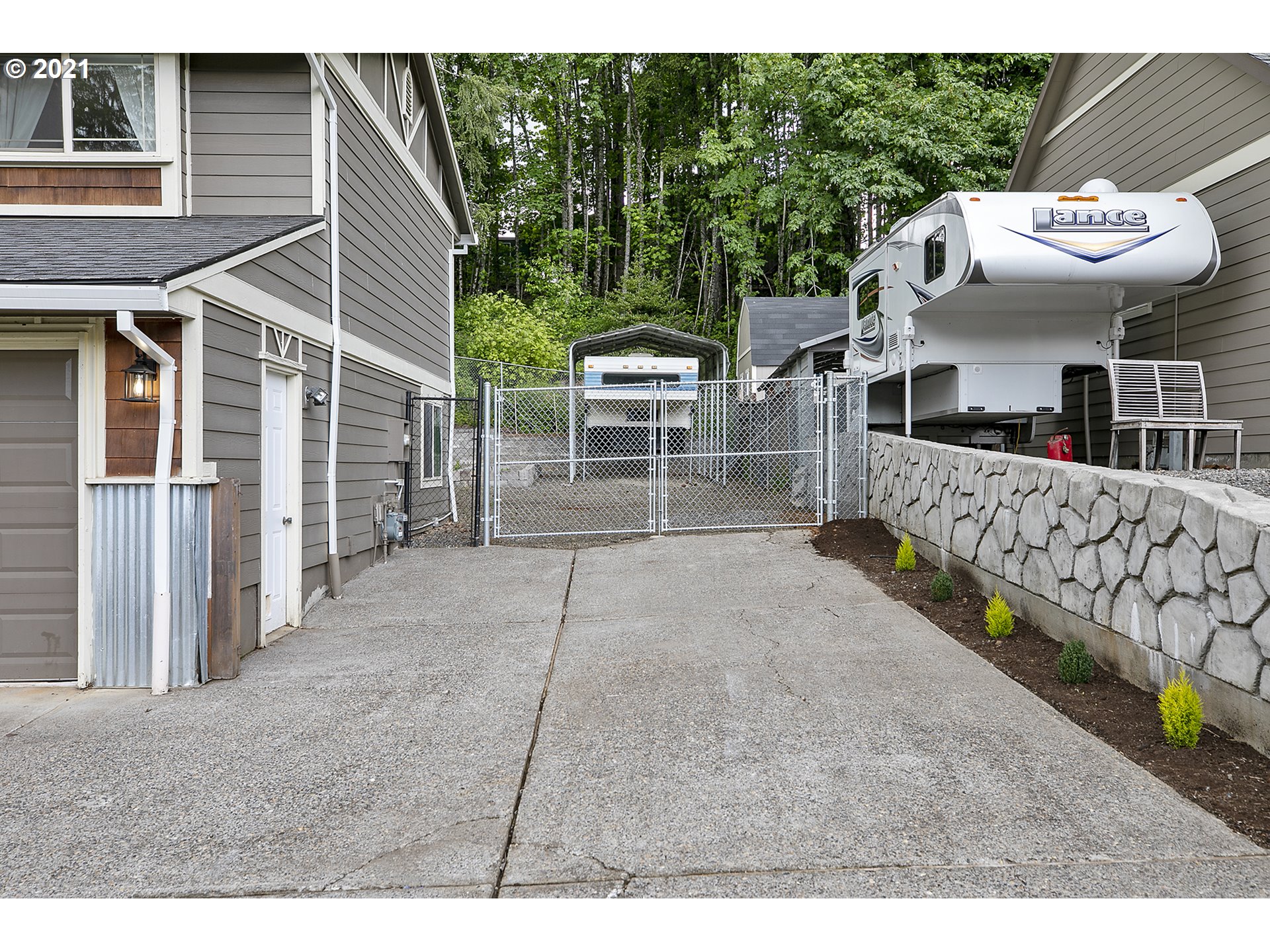 36425 Yocum Loop Sandy, OR 97055 - Photo 4 of 32 Gallery Image 4