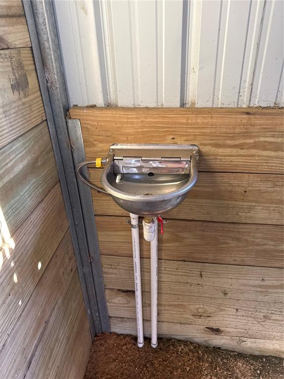 22924 Northwest 91st Court Road Micanopy, FL 32667 - Photo 69 of 95 a bathroom with a sink