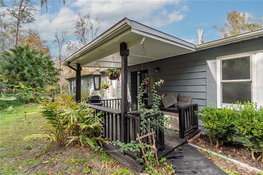 22924 Northwest 91st Court Road Micanopy, FL 32667 - Photo 8 of 95 a front view of house and yard with seating