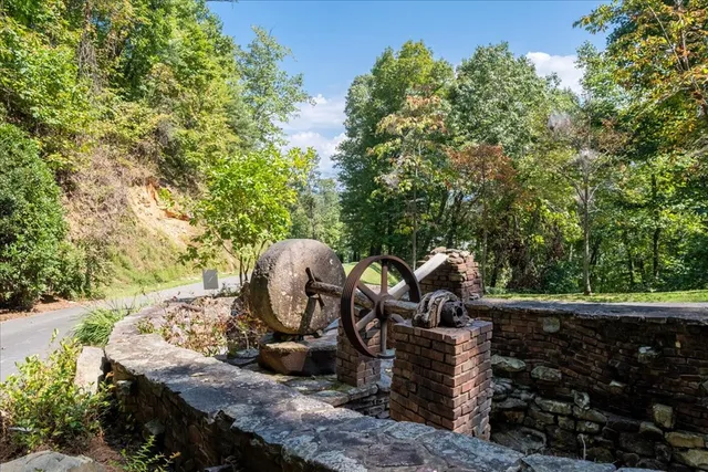 $1,875,000 | 207 Utana Blfs Trail, Ellijay, GA 30540