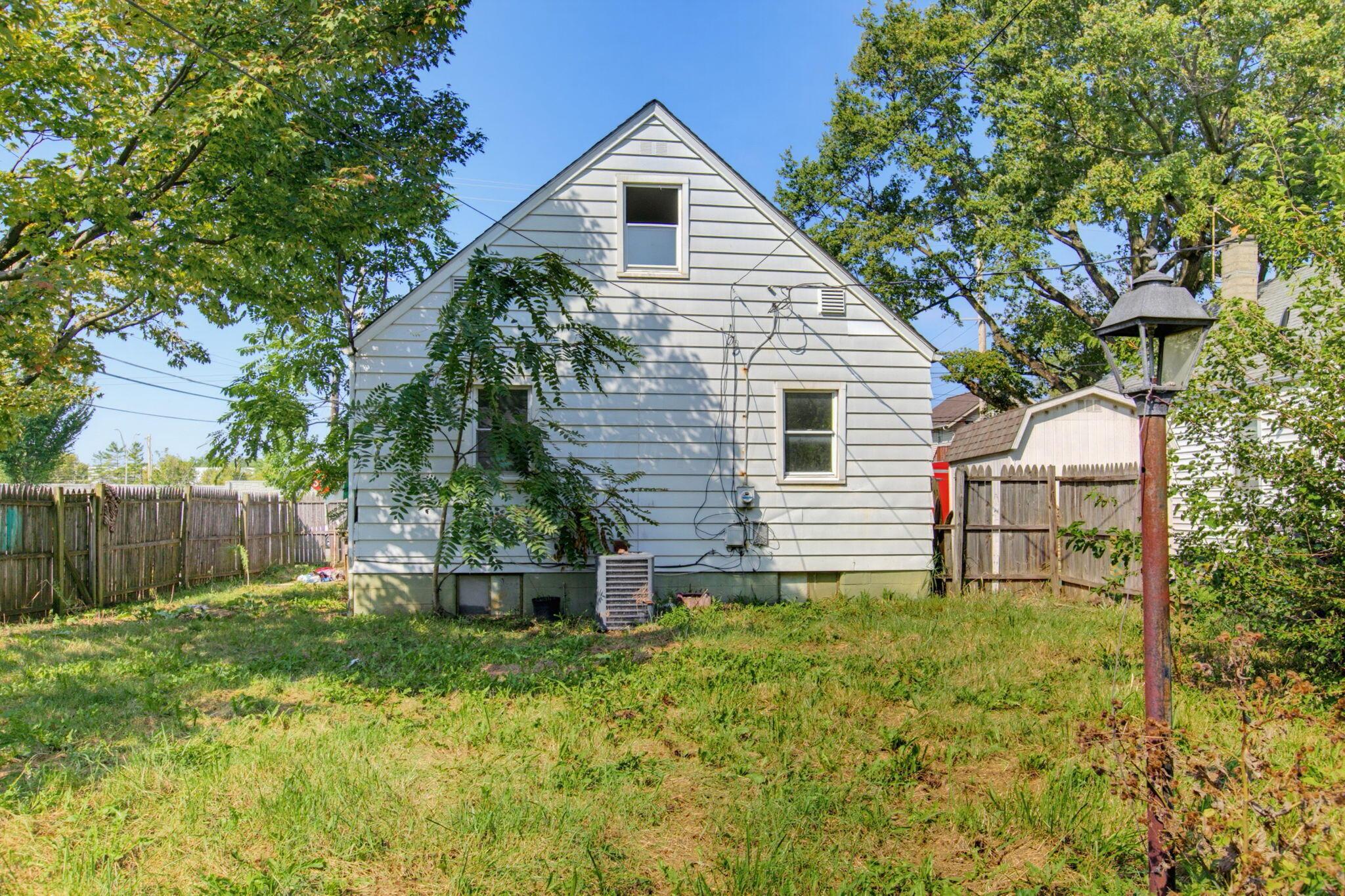 2576 Beulah Road Columbus, OH 43211 - Photo 9 of 36 10-web-or-mls-2576_Beulah_Rd_10