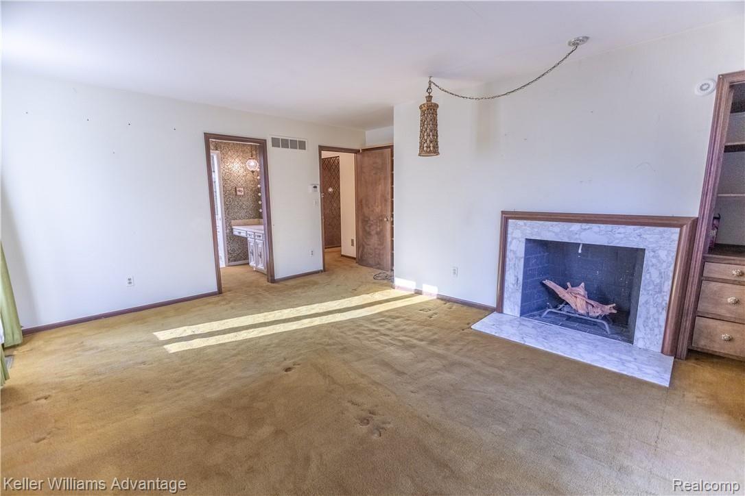 16724 Farmington Road Livonia, MI 48154 - Photo 22 of 57 Master bedroom