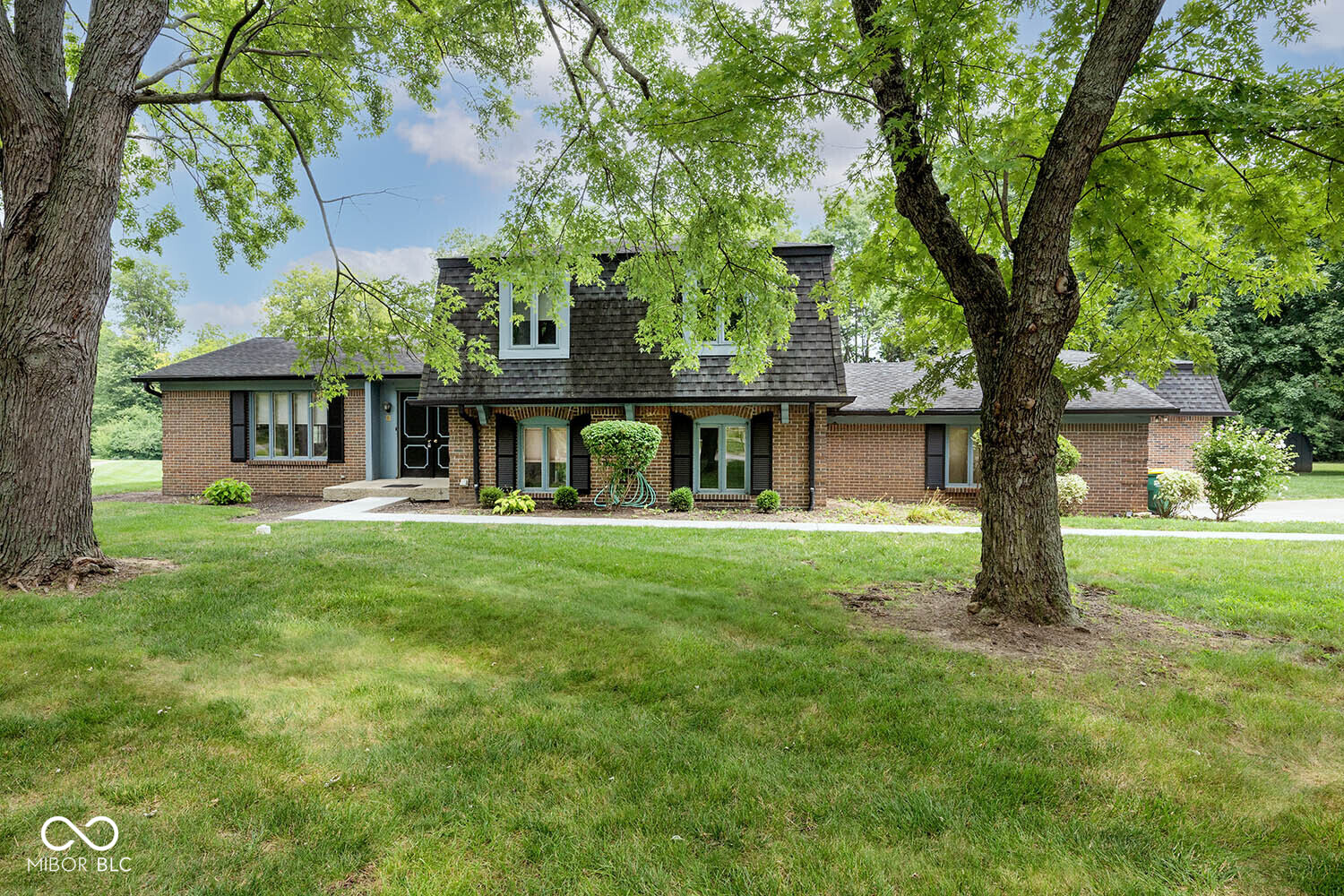 8959 Rexford Road Indianapolis, IN 46260 - Photo 1 of 51 Gallery Image 1