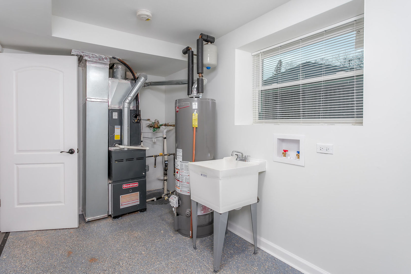15331 Cherry Lane Markham, IL 60428 - Photo 13 of 13 a view of kitchen with furniture and window