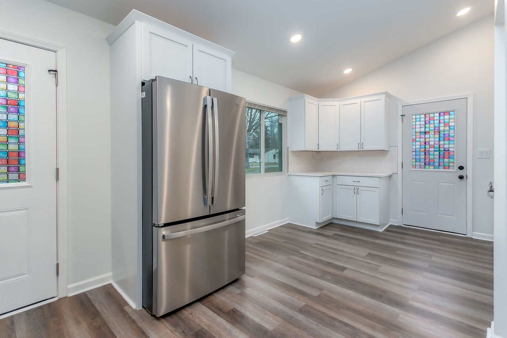 15331 Cherry Lane Markham, IL 60428 - Photo 5 of 13 a kitchen with stainless steel appliances a refrigerator and a hard wood floor