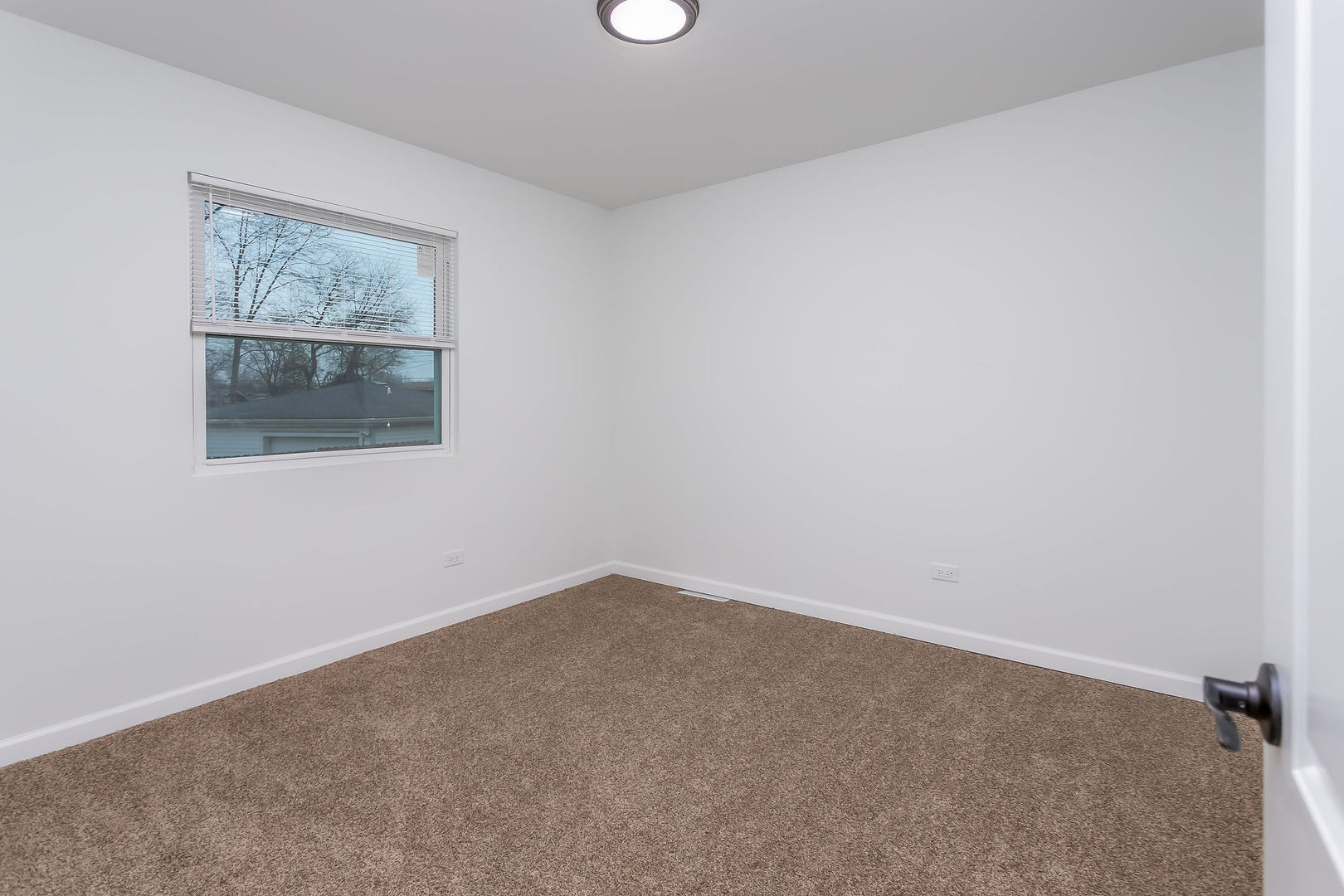15331 Cherry Lane Markham, IL 60428 - Photo 9 of 13 an empty room with a window