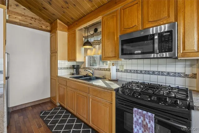 $339,900 | 140 Highland Lane, Sugarloaf, CA 92386